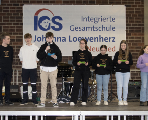 Die „Loewen mit Courage“ AG eröffnen das Programm.